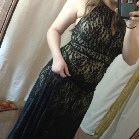 Lace dress - Picture 4 of 4